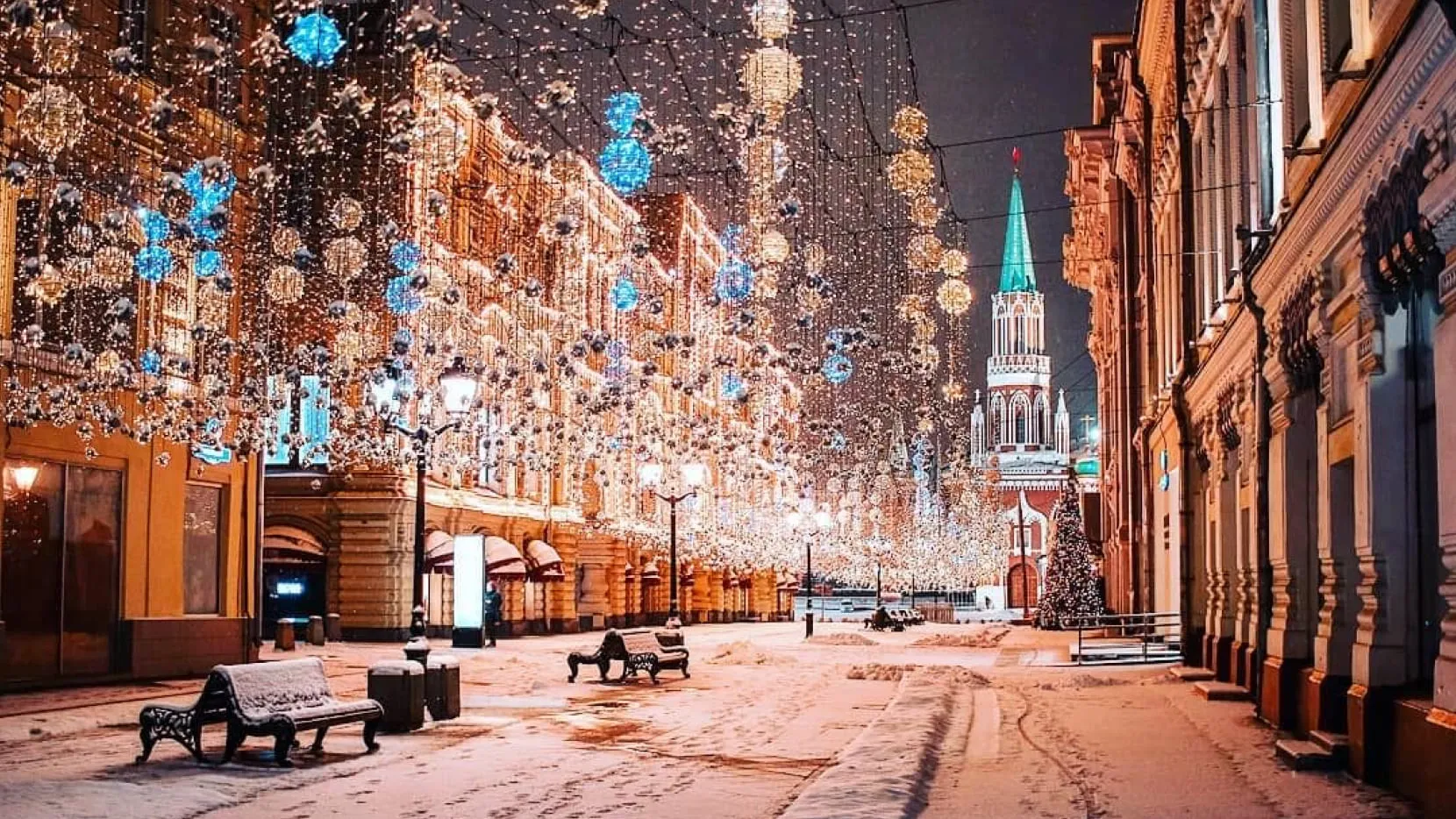 Никольская – «улица света»